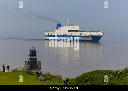 Der Fahrzeugträger Eurocargo Livomo fährt an einem ruhigen und ruhigen Tag nach Royal Portbury Stockfoto