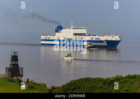 Der Fahrzeugträger Eurocargo Livomo fährt an einem ruhigen und ruhigen Tag nach Royal Portbury Stockfoto