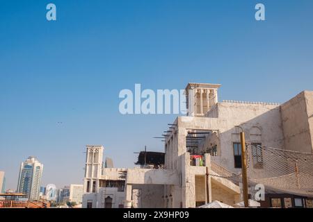 Altes historisches Viertel in Dubai. Traditionelle Straßen des alten Dubai. Al Bastakiya ist auch als Al Fahidi Historical Neighbourhood oder Al Seef bekannt Stockfoto