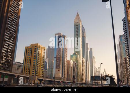 Dubai, VAE - 16. Januar 2024: Dubai Museum of the Future from sheikh zayed Road. Modernes futuristisches Museum nach dem Entwurf des Architekten Shaun Stockfoto