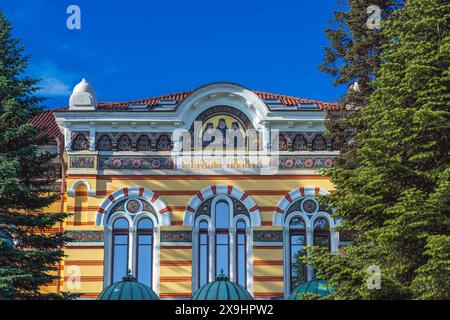 Sofia, Bulgarien, 23. Mai 2024. Außenansicht eines wunderschönen Gebäudes, Heilige Synode der Bulgarisch-orthodoxen Kirche Stockfoto