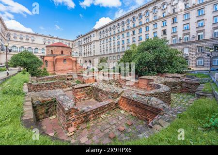 Außenansicht der St. George Rotunde Kirche, ein altes rotes Backsteingebäude in Sofia, Bulgariens Hauptstadt Stockfoto