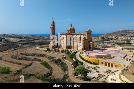 Malta, Gozo, Basilika des Nationalheiligtums der Heiligen Jungfrau von Ta' Pinu. Der ursprüngliche Name ist Bażilika Tal-Madonna Ta' Pinu Mill Gharb Stockfoto