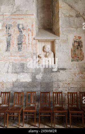 Wien, Österreich. Die Michaelerkirche ist eine römisch-katholische Pfarrkirche am Michaelerplatz in Wien. Engelbert Dollfuss Gedenkbüste Stockfoto