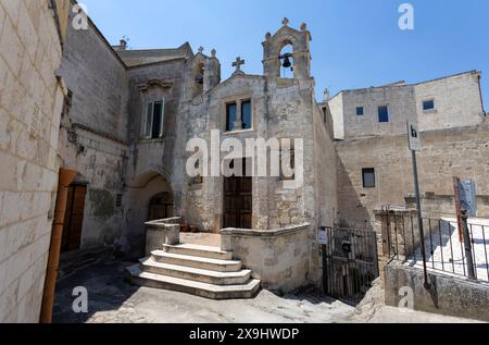 MATERA, ITALIEN, 18. JULI 2022 - Blick auf die kleine Kirche San Biagio in Matera, Italien Stockfoto