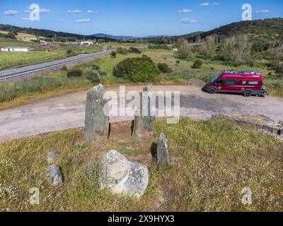 Cromlech von La Pasada del Abad (La Parada del Abad) Rosal de la Frontera, Huelva, Andalusien, Spanien. Stockfoto