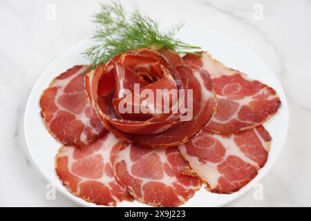 Italienischer getrockneter Schinken. Coppa Stagionata. Rüttelfleisch Stockfoto