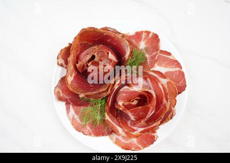 Italienischer getrockneter Schinken. Coppa Stagionata. Rüttelfleisch Stockfoto