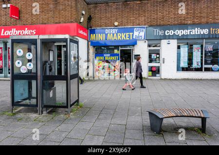 Geschäfte in Allenton, Derby, 2024 Stockfoto