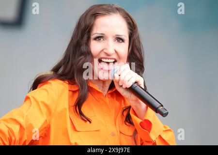 Sängerin Anita Hofmann SchlagerOlymp 2024 am 01.06.2024 Zentralen Festplatz Berlin *** Sängerin Anita Hofmann SchlagerOlymp 2024 am 01 06 2024 Central Festival Square Berlin Copyright: Xmix1x Stockfoto