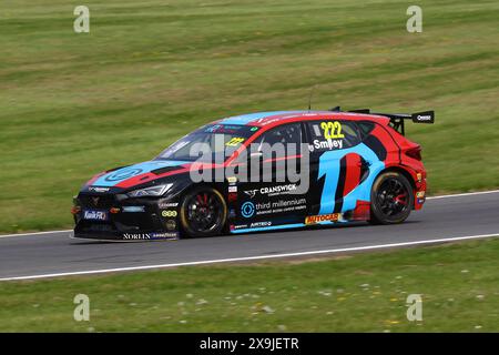 Chris Smiley – Restart Racing – fuhr Cupra Leon Nummer 222 im Kwik Fit BTCC 2024 in Brands Hatch im Mai 2024 Stockfoto