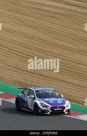 Ronan Pearson, Team Bristol Street Motors, fuhr im Mai 2024 den Hyundai i30N Nummer 14 im Kwik Fit BTCC 2024 in Brands Hatch Stockfoto