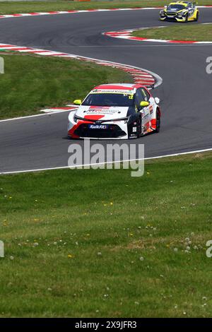 Rob Huff - Toyota Gazoo Racing UK - fuhr Toyota Corolla GR Sport Nummer 12 im Kwik Fit BTCC 2024 bei Brands Hatch im Mai 2024 Stockfoto