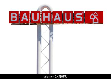 Firma BAUHAUS Firmenschild und Werbeschild der Firma BAUHAUS, isoliert über weißem Hintergrund *** BAUHAUSFIRMENZEICHEN und BAUHAUSWERBEZEICHEN, isoliert über weißem Hintergrund Stockfoto