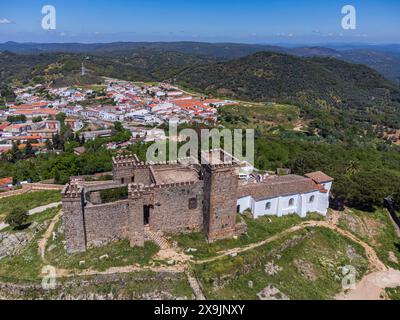 Burg Cortegana, Festung mittelalterlichen Ursprungs, Huelva, Andalusien, Spanien. Stockfoto