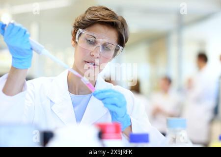 Forscher, biologisches Testlabor, Tecnalia Foundation, Technologie- und Forschungszentrum, San Sebastian Technologiepark, Donostia, Gipuzkoa, Baskenland, Spanien. Stockfoto
