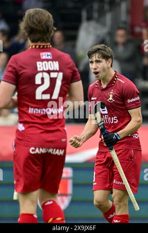 Der Belgier Tom Boon und der Belgier Thibeau Stockbroekx, die während eines Eishockeyspiels zwischen der belgischen Nationalmannschaft Red Lions und Spanien gezeigt wurden, Match 11/16 in der Gruppenphase der FIH Pro League 2024 der Männer am Samstag, den 1. Juni 2024, in Antwerpen. BELGA FOTO DIRK WAEM Stockfoto