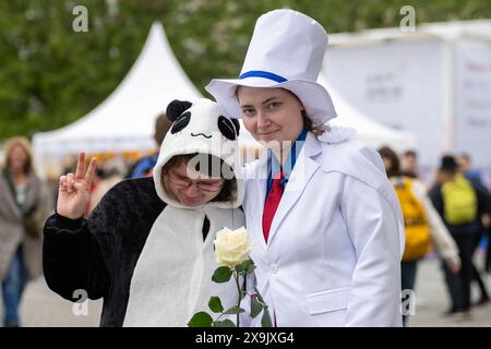 Japan-Tag in Düsseldorf vom 01.06. - 02.06.24 Cosplayer auf dem Burgplatz. Foto: Kirchner-Media/TH *** Japan Day in Düsseldorf vom 01 06 02 06 24 Cosplayer auf dem Burgplatz Foto Kirchner Media TH Copyright: Kirchner-Media Stockfoto