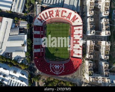 Buenos Aires, Argentinien, 8. März 2023: Luftaufnahme des Tomás Adolfo Ducó Stadions, Club Atlético Huracán. (Das Stücklistensymbol) Stockfoto