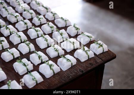 Hochzeit dekorative Süßigkeiten, Hochzeitstorte, Gut verheiratet Kuchen, Hochzeit Souvenir, Schokolade bem Casado Stockfoto