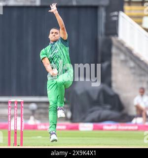 Birmingham, Großbritannien. Juni 2024. Ben Mike im Actionbowling während des Spiels Vitality T20 Blast zwischen Derbyshire Falcons und Leicestershire Foxes am 1. Juni 2024 im Edgbaston Cricket Ground, Birmingham, England. Foto von Stuart Leggett. Nur redaktionelle Verwendung, Lizenz für kommerzielle Nutzung erforderlich. Keine Verwendung bei Wetten, Spielen oder Publikationen eines einzelnen Clubs/einer Liga/eines Spielers. Quelle: UK Sports Pics Ltd/Alamy Live News Stockfoto