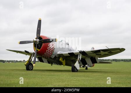 Republic P-47D Thunderbolt „Nellie“ sitzt auf der Fluglinie vor der Duxford Summer Air Show: D-Day 80 auf der IWM Duxford, Duxford, Vereinigtes Königreich, 1. Juni 2024 (Foto: Cody Froggatt/News Images) Stockfoto