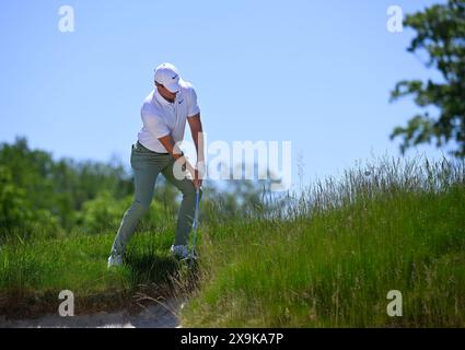 Toronto, Ontario, Kanada. 31. Mai 2024. RORY MCILROY aus Nordirien spielt in der zweiten Runde der RBC Canadian Open 2024 im Hamilton Golf and Country Club einen schwierigen Chip-Schuss. McElroy beendete die Runde mit einer 72 (Credit Image: © Jeff Vogan/ZUMA Press Wire) REDAKTIONELLEN VERWENDUNG! Nicht für kommerzielle ZWECKE! Stockfoto