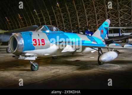 MIG-17-Jäger in der Luftschiffshalle in Tillamook, Oregon Stockfoto