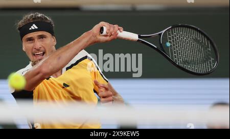 Paris, Frankreich. Juni 2024. Der Deutsche Alexander Zverev wurde während eines Tennisspiels zwischen dem Deutschen Zverev und dem Holländer Griekspoor in der dritten Runde der Männer beim Roland Garros French Open Tennis-Turnier am Samstag, dem 1. Juni 2024 in Paris gezeigt. Das diesjährige Turnier findet vom 26. Mai bis zum 09. Juni statt. BELGA FOTO BENOIT DOPPAGNE Credit: Belga News Agency/Alamy Live News Stockfoto