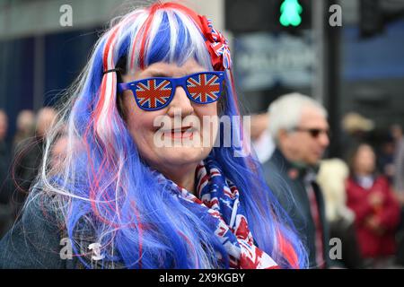 London, England, Großbritannien. Juni 2024. Ein Demonstrant schmückte die Farben auf Englisch während der rechtsextremen Demonstration. (Kreditbild: © Cal Ford/ZUMA Press Wire) NUR REDAKTIONELLE VERWENDUNG! Nicht für kommerzielle ZWECKE! Stockfoto