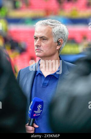 London, Großbritannien. Juni 2024. Fußball-Manager José Mourinho war vor dem Finale der UEFA Champions League 2024 zwischen Borussia Dortmund und Real Madrid in Wembley in London bei der Arbeit im Fernsehen zu sehen. (Foto: Gonzales Photo/Alamy Live News Stockfoto