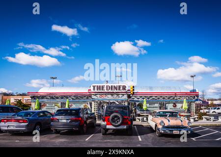 Außenfassade des 1954 erbauten Eggy Sues 50s Diner, das Restaurant hat viele originale Vorzüge des Diner am Straßenrand erhalten. Stockfoto