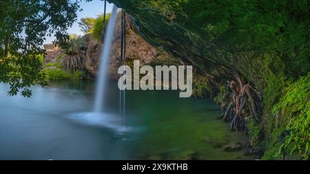 Wasserfall Wadi Hoqain. Die besten Touristenattraktionen in Maskat, Oman. Stockfoto