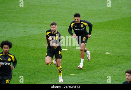 Borussia Dortmunds Niclas Fullkrug (links) und Borussia Dortmunds Jadon Sancho während des Aufwärmens vor dem Finale der UEFA Champions League im Londoner Wembley Stadium. Bilddatum: Samstag, 1. Juni 2024. Stockfoto