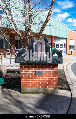 Das Buch Reading is Education, Education is Freedom beendet die Skulptur in der öffentlichen Bibliothek im Zentrum von Antigonish, Nova Scotia, Kanada Stockfoto