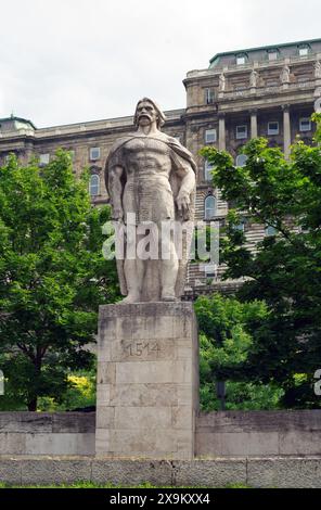 Budapest, Ungarn, 21-05-24, Dozsa Gyorgy Statue oder Denkmal 1514, war er ein Führer der Bauernkämpfer Stockfoto