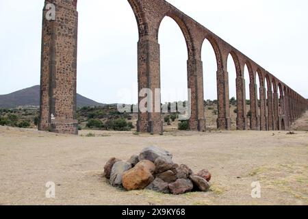 Das Padre Tembleque Aquädukt in Zempoala, Hidalgo, Mexiko, gehört zum UNESCO-Weltkulturerbe und ist ein großartiges Werk des Hydrauliksystems in Amerika Stockfoto