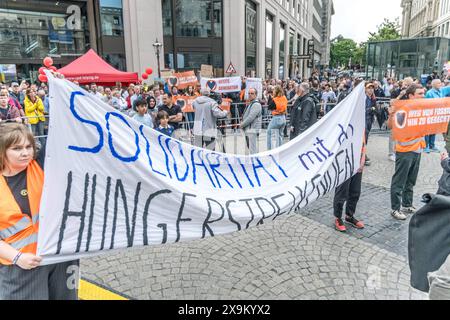 Großkundgebung der SPD in Leipzig vor Kommunal- und Europawahl. Es kam zu vereinzelten Störaktionen von Menschen der Letzten Generation und Pro-Palästina Anhängern. Wahlkampf SPD *** große SPD-Kundgebung in Leipzig vor den Kommunal- und Europawahlen gab es isolierte, störende Aktionen von Menschen der letzten Generation und palästinensischen Unterstützern der SPD-Wahlkampagne Stockfoto