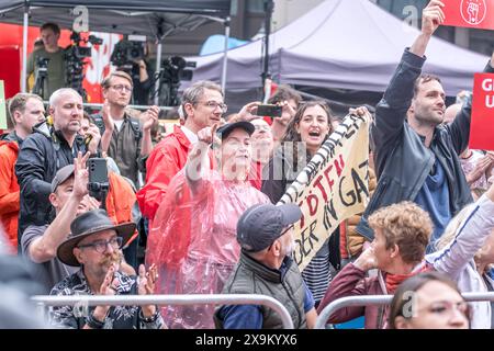 Großkundgebung der SPD in Leipzig vor Kommunal- und Europawahl. Es kam zu vereinzelten Störaktionen von Menschen der Letzten Generation und Pro-Palästina Anhängern. Wahlkampf SPD *** große SPD-Kundgebung in Leipzig vor den Kommunal- und Europawahlen gab es isolierte, störende Aktionen von Menschen der letzten Generation und palästinensischen Unterstützern der SPD-Wahlkampagne Stockfoto