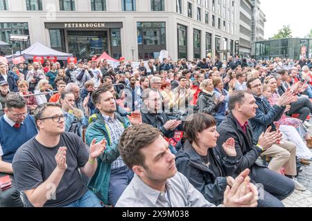 Großkundgebung der SPD in Leipzig vor Kommunal- und Europawahl. Es kam zu vereinzelten Störaktionen von Menschen der Letzten Generation und Pro-Palästina Anhängern. Wahlkampf SPD *** große SPD-Kundgebung in Leipzig vor den Kommunal- und Europawahlen gab es isolierte, störende Aktionen von Menschen der letzten Generation und palästinensischen Unterstützern der SPD-Wahlkampagne Stockfoto