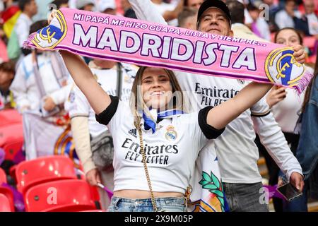 London, Kroatien. Juni 2024. LONDON, ENGLAND - 1. JUNI: Fans feuern die Spiele vor dem Endspiel der UEFA Champions League 2023/24 zwischen Borussia Dortmund und Real Madrid CF im Wembley Stadium am 1. Juni 2024 in London an. Foto: Sanjin Strukic/PIXSELL Credit: Pixsell/Alamy Live News Stockfoto