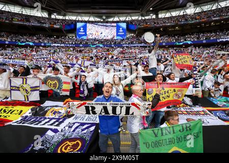 London, Kroatien. Juni 2024. LONDON, ENGLAND - 1. JUNI: Fans feuern die Spiele vor dem Endspiel der UEFA Champions League 2023/24 zwischen Borussia Dortmund und Real Madrid CF im Wembley Stadium am 1. Juni 2024 in London an. Foto: Sanjin Strukic/PIXSELL Credit: Pixsell/Alamy Live News Stockfoto