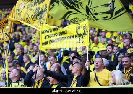 London, Kroatien. Juni 2024. LONDON, ENGLAND - 1. JUNI: Fans feuern die Spiele vor dem Endspiel der UEFA Champions League 2023/24 zwischen Borussia Dortmund und Real Madrid CF im Wembley Stadium am 1. Juni 2024 in London an. Foto: Sanjin Strukic/PIXSELL Credit: Pixsell/Alamy Live News Stockfoto