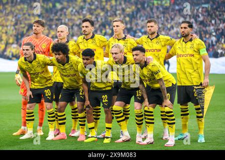 London, Kroatien. Juni 2024. LONDON, ENGLAND - 1. JUNI: Borussia Dortmund Spieler posieren für ein Mannschaftsfoto vor dem Endspiel der UEFA Champions League 2023/24 zwischen Borussia Dortmund und Real Madrid CF im Wembley Stadium am 1. Juni 2024 in London. Foto: Sanjin Strukic/PIXSELL Credit: Pixsell/Alamy Live News Stockfoto