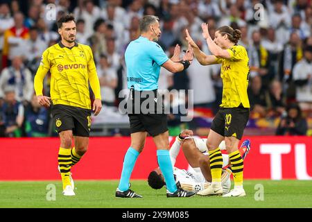 London, Kroatien. Juni 2024. LONDON, ENGLAND – 1. JUNI: Marcel Sabitzer aus Dortmund spricht mit Schiedsrichter beim Endspiel der UEFA Champions League 2023/24 zwischen Borussia Dortmund und Real Madrid CF im Wembley Stadium am 1. Juni 2024 in London. Foto: Sanjin Strukic/PIXSELL Credit: Pixsell/Alamy Live News Stockfoto