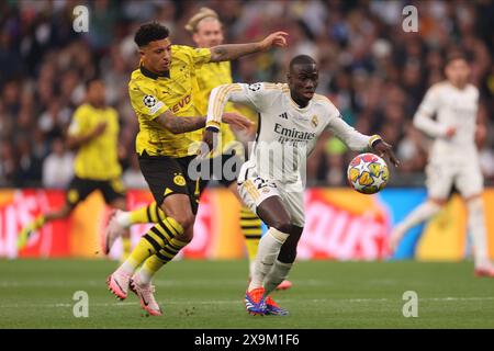 Wembley Stadium, London am Samstag, 1. Juni 2024. Jadon Sancho (Borussia Dortmund) kämpft am Samstag, den 1. Juni 2024, mit Ferland Mendy (Real Madrid) beim UEFA Champions League-Finale zwischen Borussia Dortmund und Real Madrid im Wembley Stadium in London. (Foto: Pat Isaacs | MI News) Credit: MI News & Sport /Alamy Live News Stockfoto