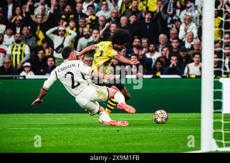 London, Großbritannien. Juni 2024. Daniel Carvajal (Real Madrid, #02), Karim Adeyemi (Borussia Dortmund, #27) eng, Borussia Dortmund vs. Real Madrid, Fussball, Champions League, Finale, Saison 2023/2024, 01.06.2024 Foto: Eibner-Pressefoto/Alamy Live News Stockfoto
