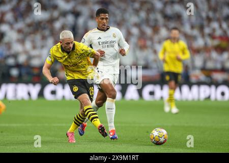 London, Großbritannien. Juni 2024. Borussia Dortmund-Verteidiger Julian Ryerson (26) und Real Madrid-Mittelfeldspieler Jude Bellingham (5) beim UEFA Champions League-Finale Borussia Dortmund gegen Real Madrid am 1. Juni 2024 im Wembley Stadium, London, England, Großbritannien Credit: Every Second Media/Alamy Live News Stockfoto