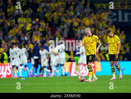 Marco Reus und Niclas Fullkrug von Borussia Dortmund scheinen niedergeschlagen, nachdem Daniel Carvajal (nicht im Bild) im Londoner Wembley-Stadion das erste Tor des Spiels erzielte. Bilddatum: Samstag, 1. Juni 2024. Stockfoto