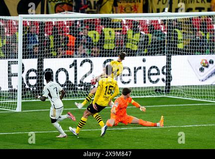 Vinicius Junior von Real Madrid erzielt im Finale der UEFA Champions League im Londoner Wembley Stadium das zweite Tor des Spiels. Bilddatum: Samstag, 1. Juni 2024. Stockfoto